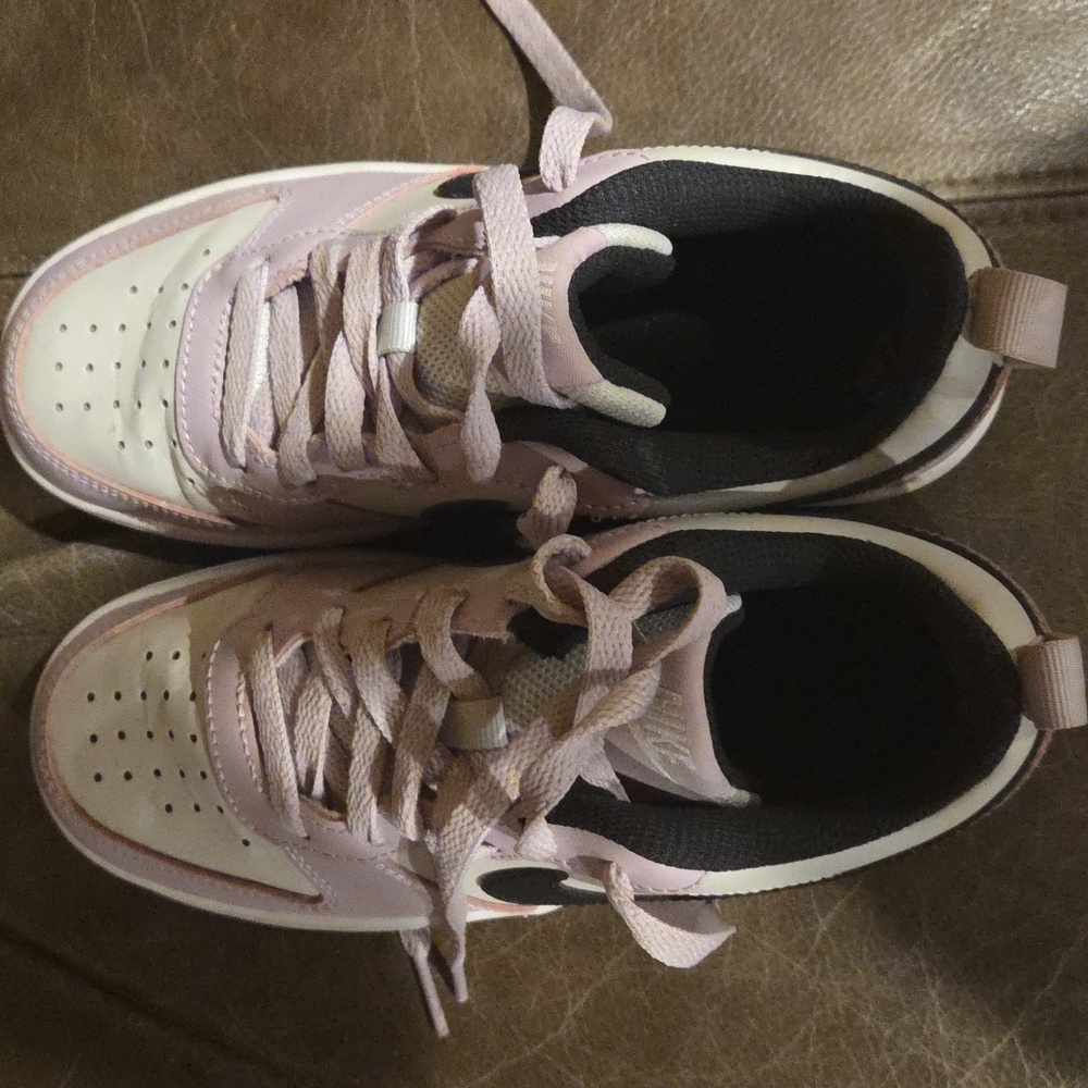 Light Purple And Black Nike Shoes